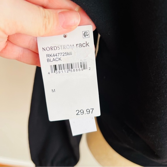 Abound {Nordstrom} Hoodie Twist Front Black cropped - Picture 6 of 8